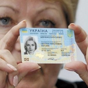 Навіщо оформлювати посвідку на проживання в Україні
