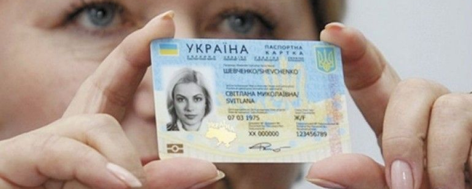 Навіщо оформлювати посвідку на проживання в Україні